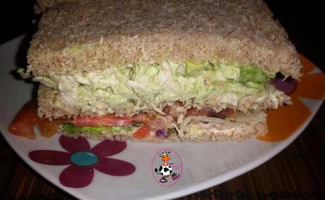 SÁNDWICH DE POLLO Y AGUACATE SÁNDWICH DE POLLO Y AGUACATE