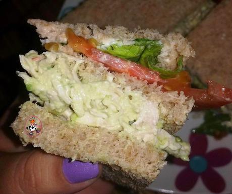 SÁNDWICH DE POLLO Y AGUACATE SÁNDWICH DE POLLO Y AGUACATE