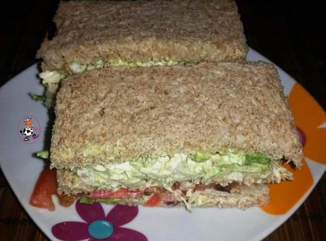 SÁNDWICH DE POLLO Y AGUACATE SÁNDWICH DE POLLO Y AGUACATE