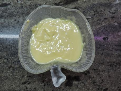 Bizcocho integral de yogur con semillas de amapola.