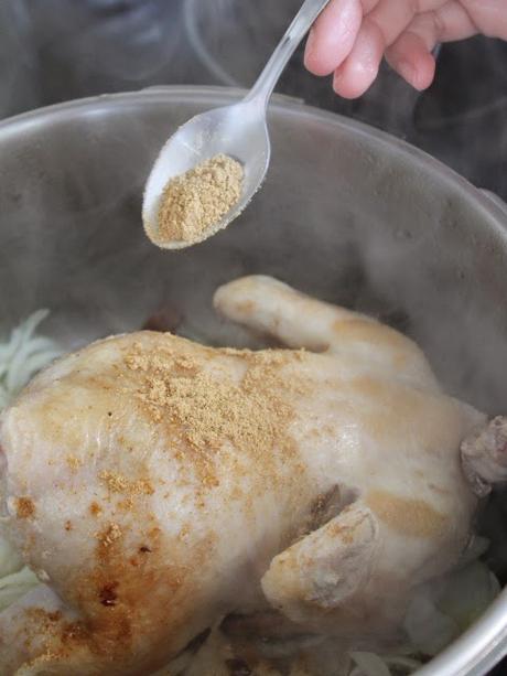 Corona de arroz, pollo y frutos secos مقلوبة الرز والدجاج Corona de arroz, pollo y frutos secos مقلوبة الرز والدجاج