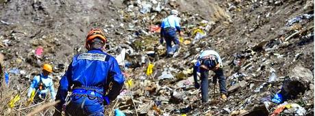 Elecciones y procesiones andaluzas, el Camp Nou, ley “mordaza”, la tragedia aérea de Los Alpes y alguno de los lugares más abandonados del mundo.