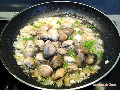 Gallos con salsa de almejas Gallos con salsa de almejas