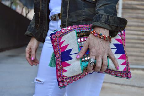 CAMUFLAJE CON TOQUE ÉTNICO CAMUFLAJE CON TOQUE ÉTNICO