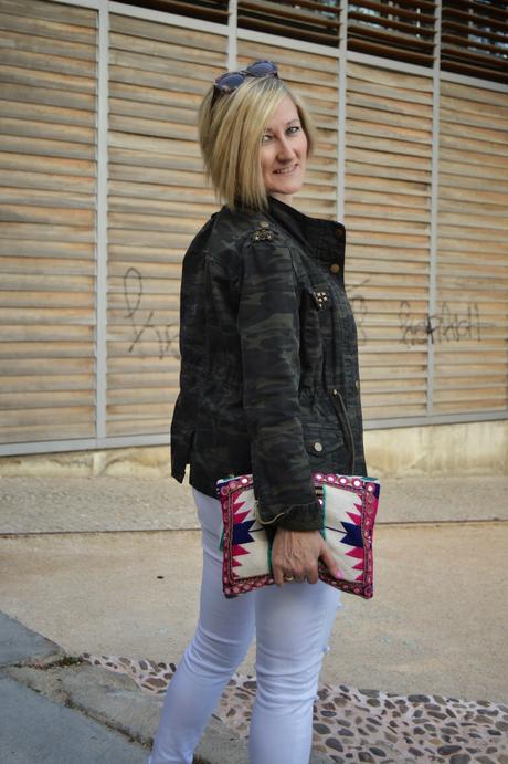 CAMUFLAJE CON TOQUE ÉTNICO CAMUFLAJE CON TOQUE ÉTNICO