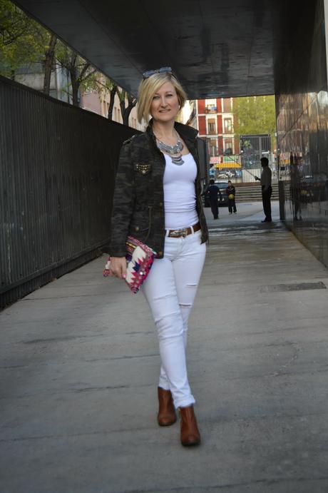 CAMUFLAJE CON TOQUE ÉTNICO CAMUFLAJE CON TOQUE ÉTNICO