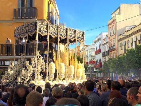 La Virgen de la Hiniesta. La Virgen de la Hiniesta.