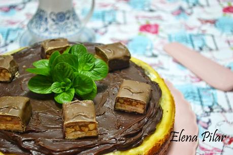 Brownie cheesecake de Snickers con ganaché de chocolate y toffees Brownie cheesecake de Snickers con ganaché de chocolate y toffees