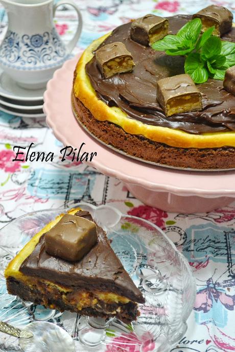 Brownie cheesecake de Snickers con ganaché de chocolate y toffees Brownie cheesecake de Snickers con ganaché de chocolate y toffees