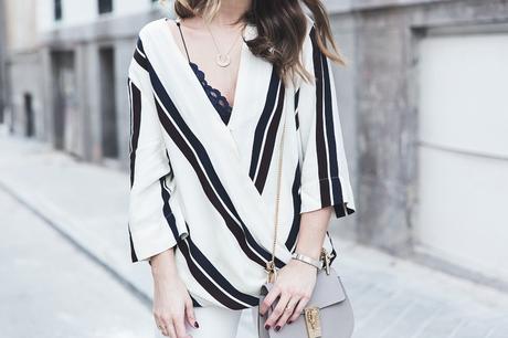 Denim_Jacket_Uterque-Striped_Blouse-Lace_Top-White_Ripped_JEans-Drew_Bag-Chloe-Outfit-Street_style-36