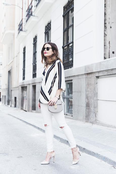 Denim_Jacket_Uterque-Striped_Blouse-Lace_Top-White_Ripped_JEans-Drew_Bag-Chloe-Outfit-Street_style-18