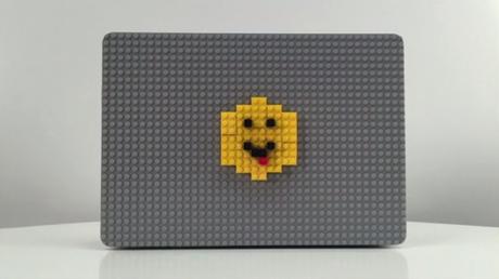 Una funda para el portátil hecha de Lego