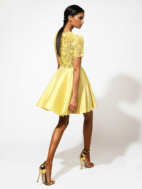 Vestido de la nueva colección primavera-verano de Mónica Cordera Vestido de la nueva colección primavera-verano de Mónica Cordera