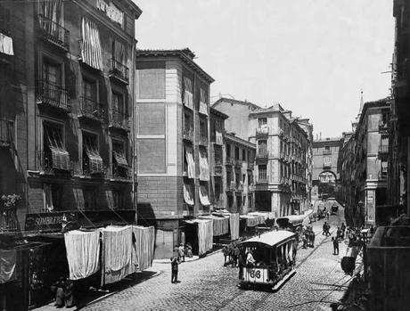 Fotos antiguas: Transitando por la Calle de Toledo