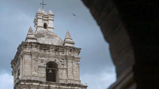 ¡CAMPANAS, REPICAD, SUENE LA MÚSICA CELESTIAL!