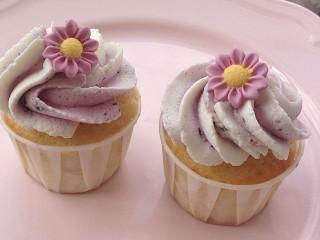 CUPCAKES DE COCO CON CREMA DE ARÁNDANOS