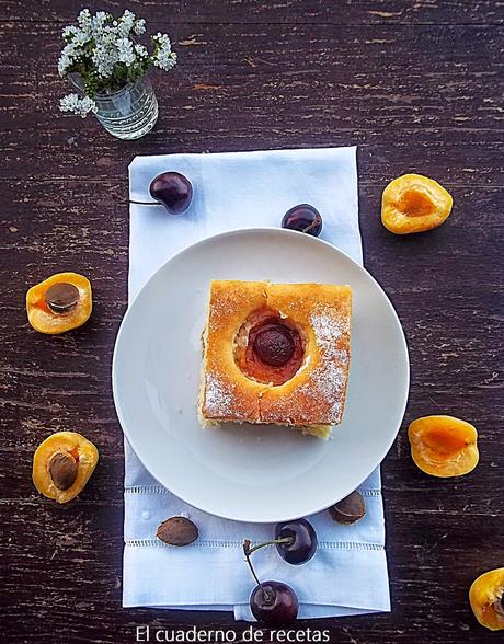 COCA DE ALBARICOQUES Coca De Albaricoques { Coca d´albercocs }