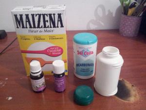 Cómo hacer polvos desodorantes y relajantes para los pies polvos-desodorantes