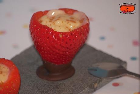 FRESAS,CHOCOLATE Y NATILLAS (EN SU PROPIA COPA) FRESAS,CHOCOLATE Y NATILLAS (EN SU PROPIA COPA)