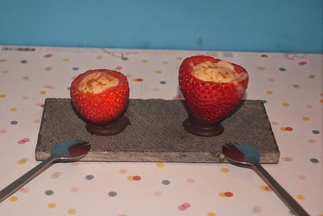 FRESAS,CHOCOLATE Y NATILLAS (EN SU PROPIA COPA) FRESAS,CHOCOLATE Y NATILLAS (EN SU PROPIA COPA)