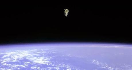 astronaut-in-space astronaut-in-space