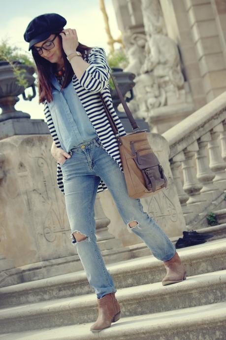 Look denim con un toque navy Look denim con un toque navy