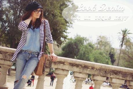 Look denim con un toque navy Look denim con un toque navy