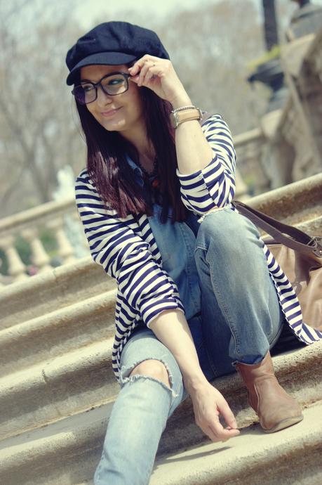 Look denim con un toque navy Look denim con un toque navy