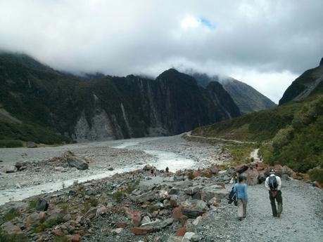 El glaciar Fox entre escaladores y helicópteros Camino hacia el glaciar