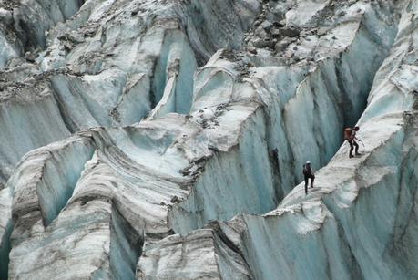 El glaciar Fox entre escaladores y helicópteros Intrépidos escaladores en glaciar Fox