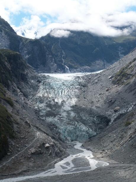 El glaciar Fox entre escaladores y helicópteros Glaciar Fox entre ríos y montañas