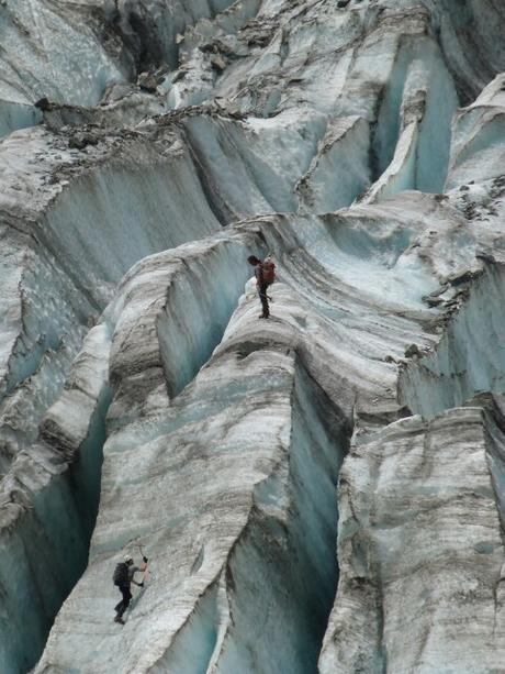El glaciar Fox entre escaladores y helicópteros Escaladores en Fox Glacier
