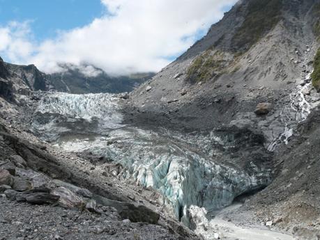 El glaciar Fox entre escaladores y helicópteros Panorámica completa del glaciar Fox