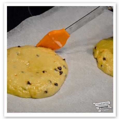 SEMANA SANTA 2015 (II): MONA DE PASCUA CON CHIPS DE CHOCOLATE SEMANA SANTA 2015 (II): MONA DE PASCUA CON CHIPS DE CHOCOLATE