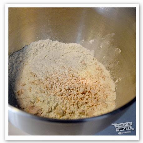 SEMANA SANTA 2015 (II): MONA DE PASCUA CON CHIPS DE CHOCOLATE SEMANA SANTA 2015 (II): MONA DE PASCUA CON CHIPS DE CHOCOLATE