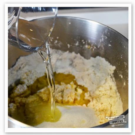 SEMANA SANTA 2015 (II): MONA DE PASCUA CON CHIPS DE CHOCOLATE SEMANA SANTA 2015 (II): MONA DE PASCUA CON CHIPS DE CHOCOLATE