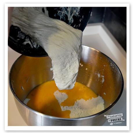 SEMANA SANTA 2015 (II): MONA DE PASCUA CON CHIPS DE CHOCOLATE SEMANA SANTA 2015 (II): MONA DE PASCUA CON CHIPS DE CHOCOLATE