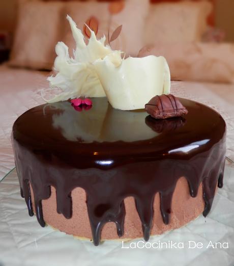 Tarta mousse de chocolate con glaseado brillante Tarta mousse de chocolate con glaseado brillante