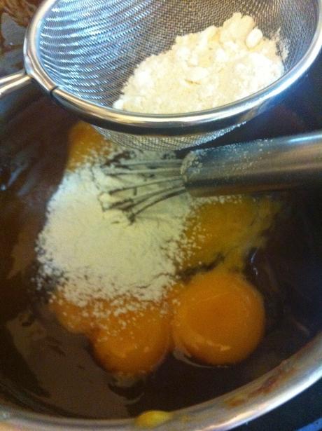 Brownie Esponjoso De Chocolate Y Mantequilla Con Caramelo Brownie Esponjoso De Chocolate Y Mantequilla Con Caramelo