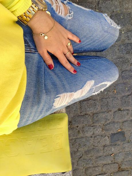 YELLOW IS THE COLOR.- YELLOW IS THE COLOR.-