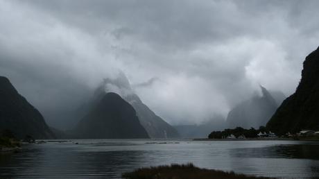 El espíritu de Fiordland y Milford Sound Postal desde Mildford Sound