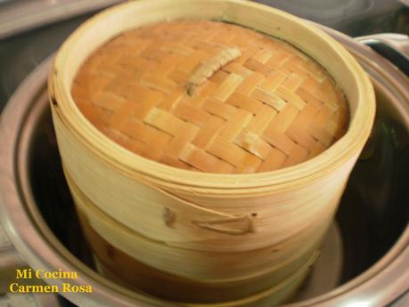 BOLAS DE ARROZ RELLENAS DE LANGOSTINOS CON JENGIBRE Y CILANTRO AL VAPOR BOLAS DE ARROZ RELLENAS DE LANGOSTINOS CON JENGIBRE Y CILANTRO AL VAPOR