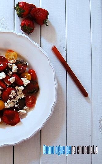 ENSALADA DE FRESAS Y TOMATE CHERRYS CON VINAGRETA DE FRESAS. ENSALADA DE FRESAS Y TOMATE CHERRYS CON VINAGRETA DE FRESAS.