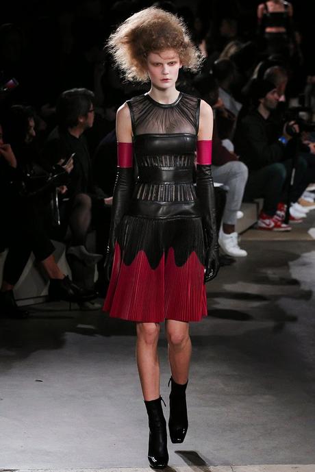 Alexander McQueen Paris Fashion Week Otoño invierno 2015-2016 Alexander McQueen Paris Fashion Week Otoño invierno 2015-2016