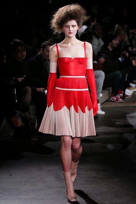 Alexander McQueen Paris Fashion Week Otoño invierno 2015-2016 Alexander McQueen Paris Fashion Week Otoño invierno 2015-2016
