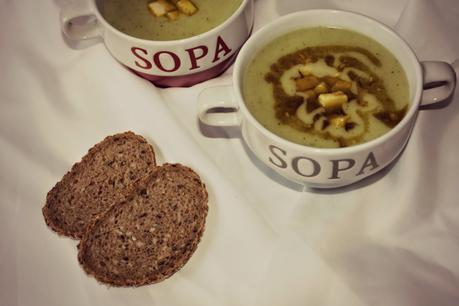 CREMA DE HINOJO & CHULETAS EN SALSA DE CURCUMA CREMA DE HINOJO & CHULETAS EN SALSA DE CURCUMA