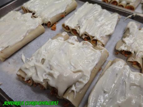 CANELONES DE POLLO Y VERDURA. PASTA FRESCA, BECHAMEL. CANELONES DE POLLO Y VERDURA. PASTA FRESCA, BECHAMEL.