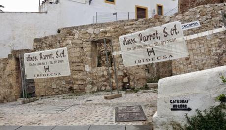 Investigan el hallazgo de una torre y puerta de época medieval en Ibiza