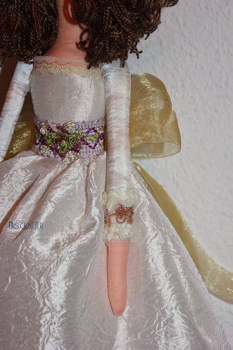 HOY, MUÑECAS HOY, MUÑECAS