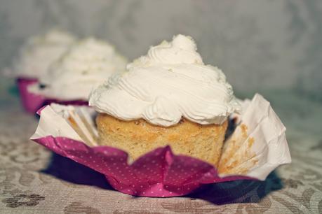 CUPCAKES DE ALMENDRAS CON MASCARPONE CUPCAKES DE ALMENDRAS CON MASCARPONE